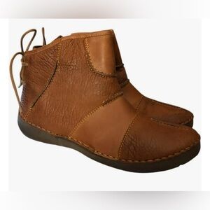 New in box Josef Seibel brown leather booties women size 37(6-6.5) lace back